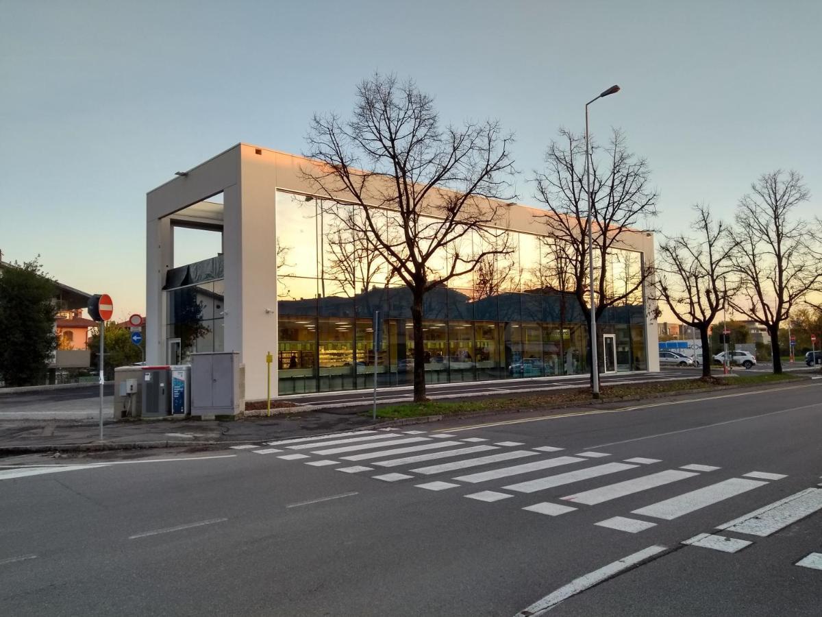 Moderno Trilocale Laura Lägenhet Dalmine Exteriör bild